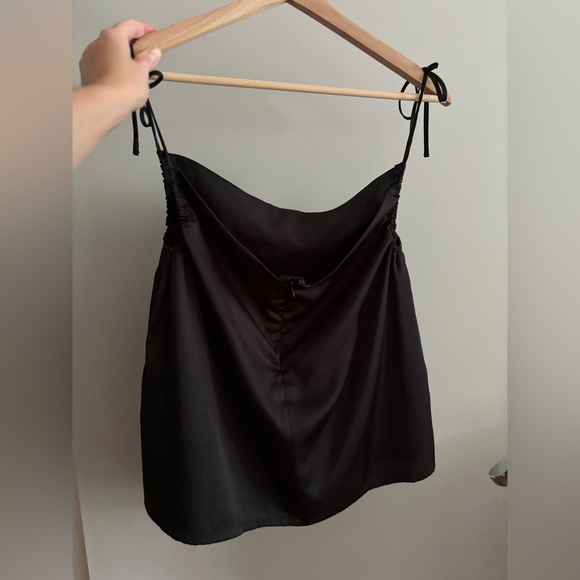 Silky top with knots on shoulder - Picture 3 of 3